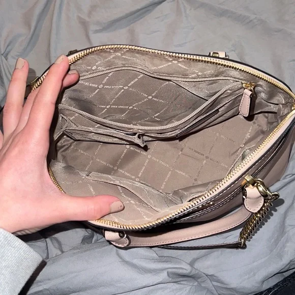 Light pink Michael kors purse - Picture 3 of 7